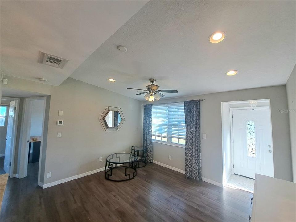 For Sale: $269,000 (3 beds, 1 baths, 950 Square Feet)