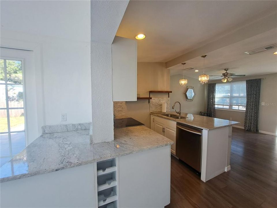 For Sale: $269,000 (3 beds, 1 baths, 950 Square Feet)