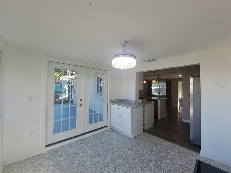 For Sale: $269,000 (3 beds, 1 baths, 950 Square Feet)