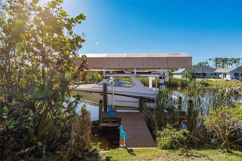 COVERED BOAT LIFT