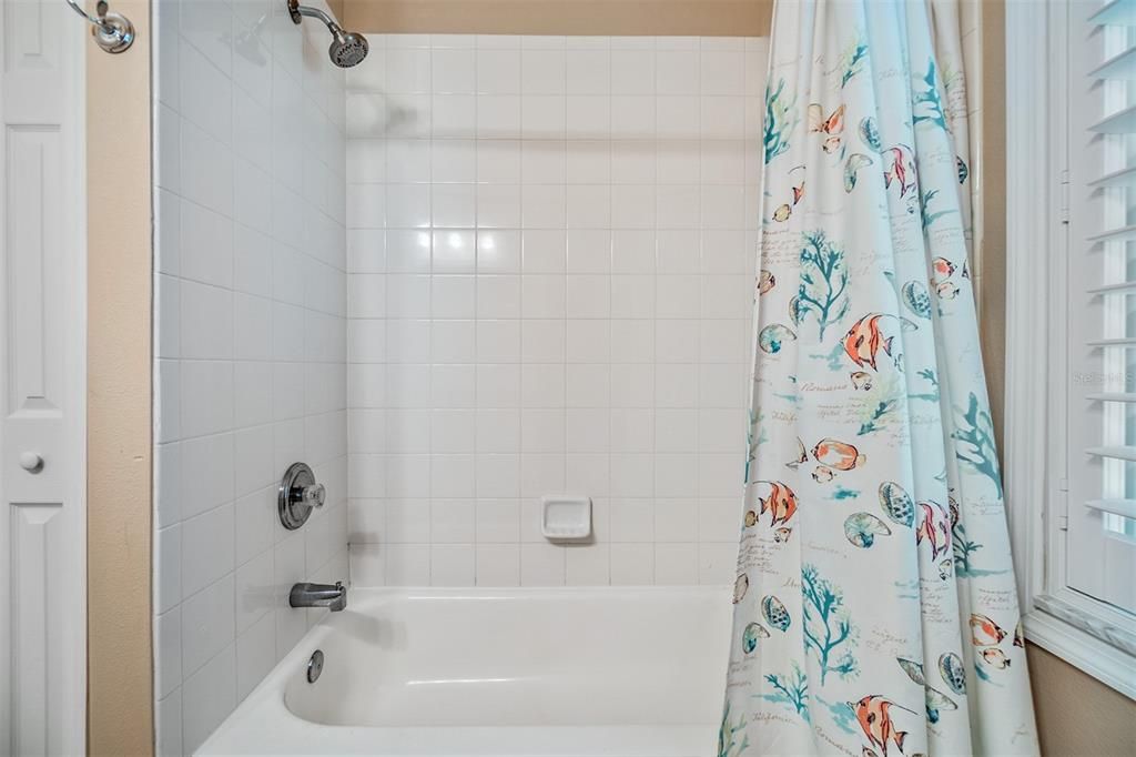 2nd Bathroom Tub / Shower