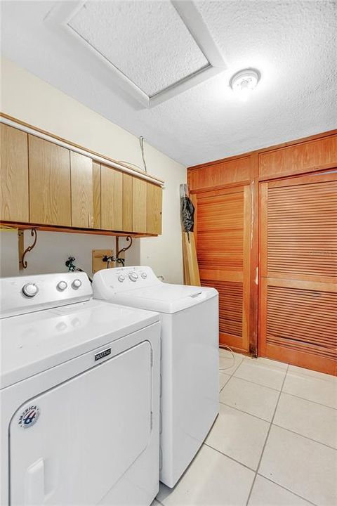 LAUNDRY ROOM OFF THE GARAGE