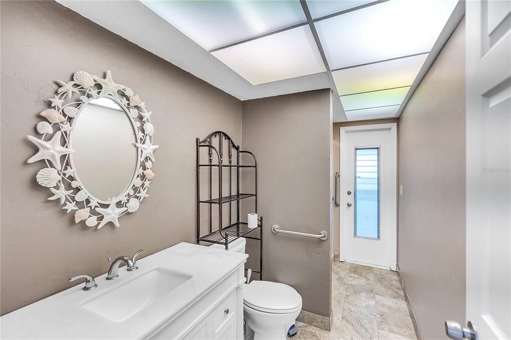 MAIN BATH IN THE HALLWAY BETWEEN THE KITCHEN AND THE 3 BEDROOMS