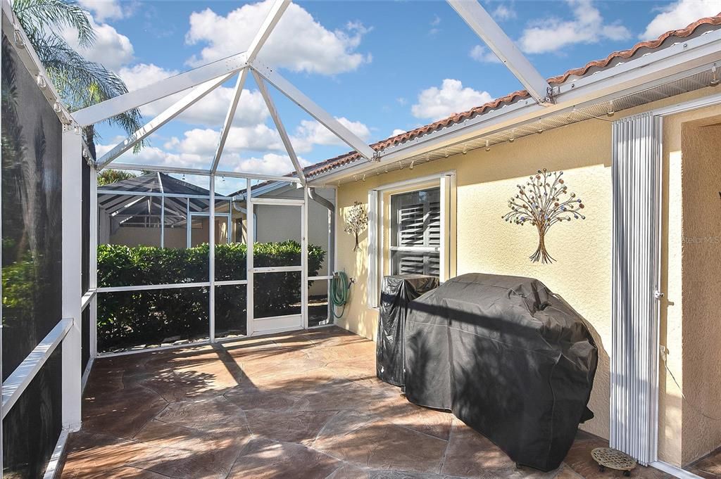 Screened Patio with door