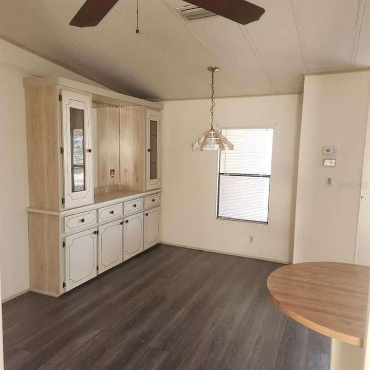 For Sale: $129,900 (2 beds, 2 baths, 1144 Square Feet)