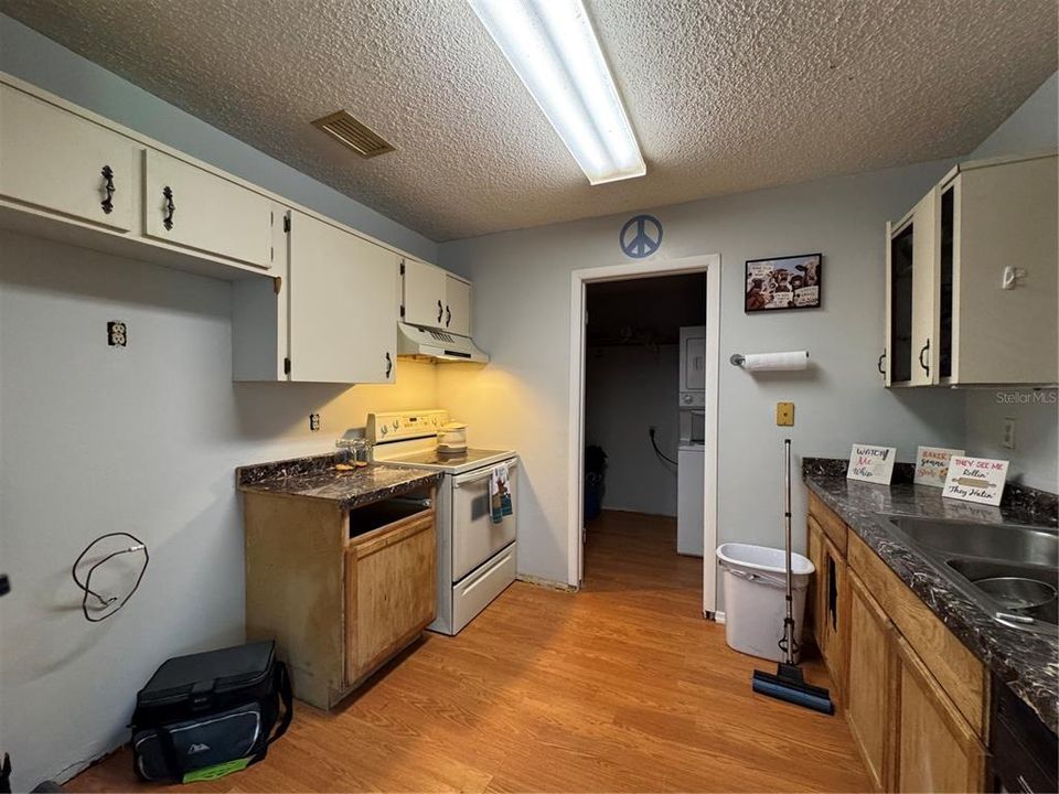 For Sale: $240,000 (3 beds, 1 baths, 1204 Square Feet)