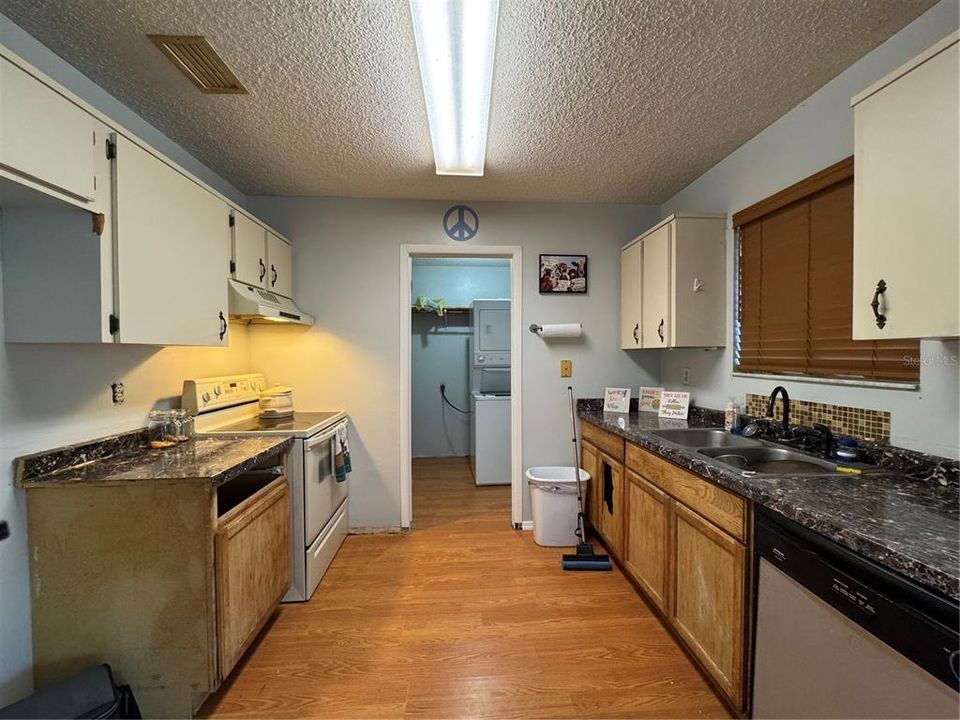 For Sale: $240,000 (3 beds, 1 baths, 1204 Square Feet)