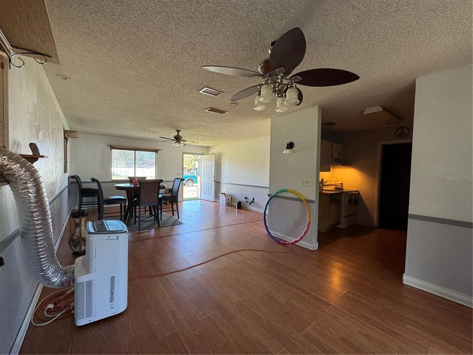 For Sale: $240,000 (3 beds, 1 baths, 1204 Square Feet)