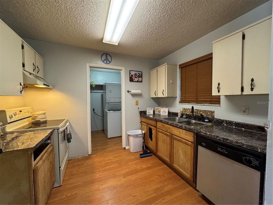 For Sale: $240,000 (3 beds, 1 baths, 1204 Square Feet)