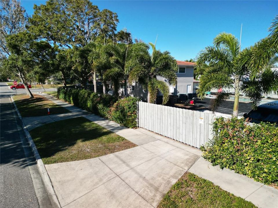 For Sale: $1,275,000 (3 beds, 3 baths, 2952 Square Feet)