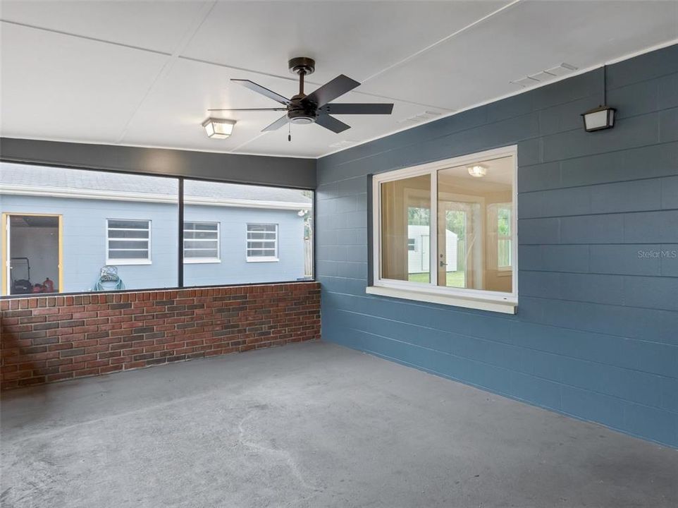 The covered & screened rear patio, great entertaining area