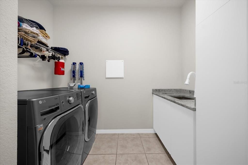 LAUNDRY ROOM