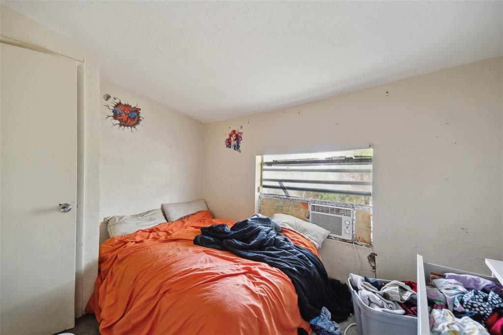 Active With Contract: $149,900 (2 beds, 1 baths, 496 Square Feet)