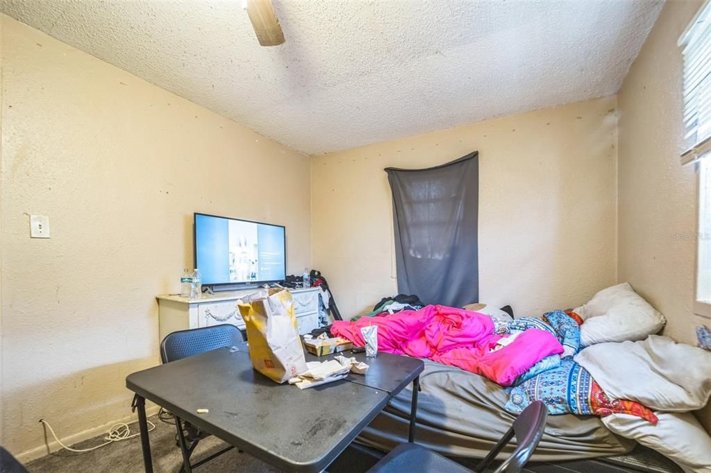 Active With Contract: $149,900 (2 beds, 1 baths, 496 Square Feet)