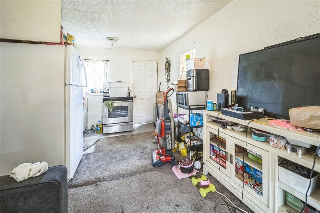 Active With Contract: $149,900 (2 beds, 1 baths, 496 Square Feet)