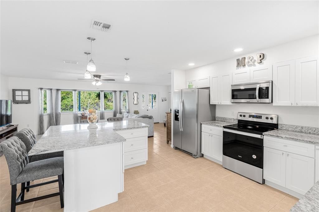 For Sale: $399,900 (2 beds, 2 baths, 1190 Square Feet)