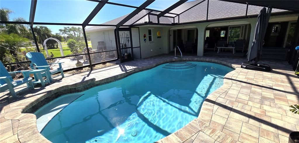 Screened pool enclosure