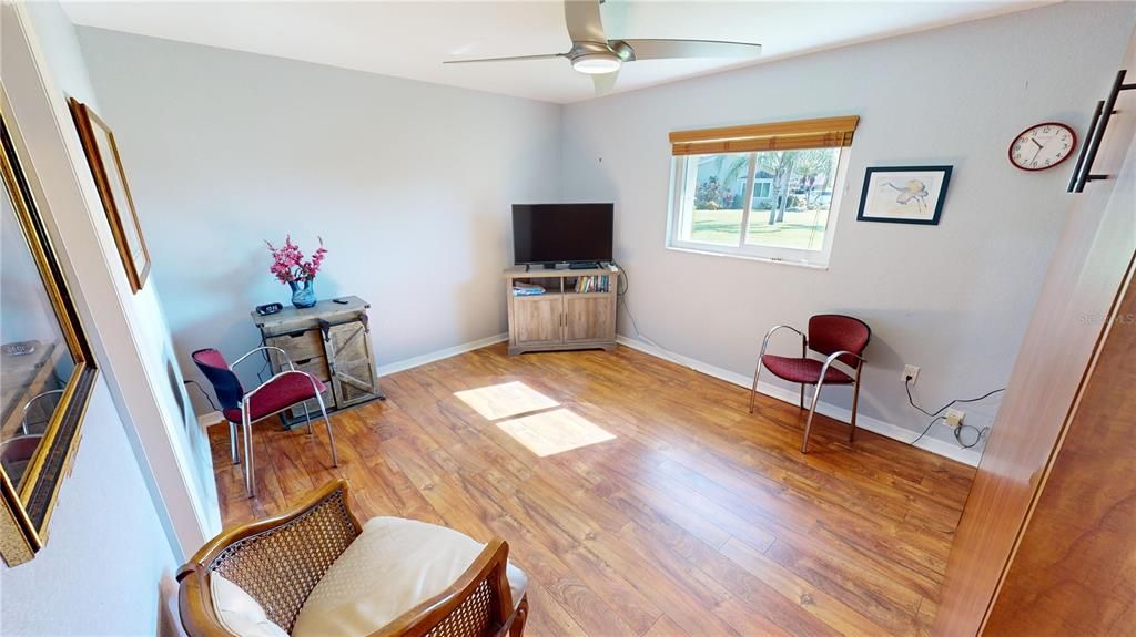 Guest bedroom with Murphy Bed