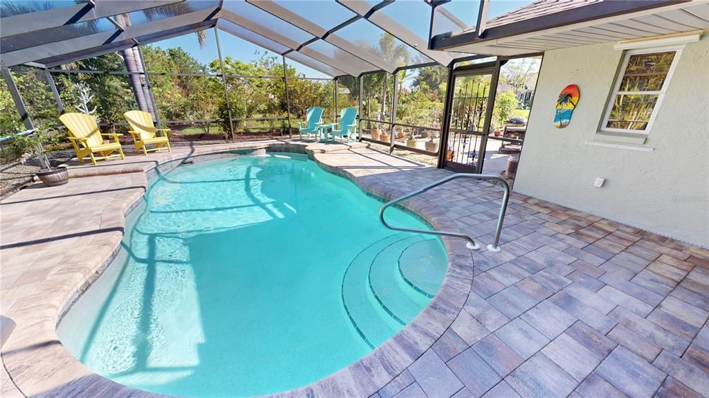 Screened pool enclosure