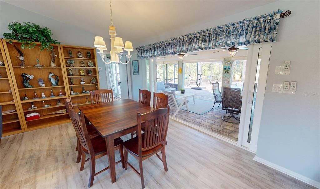 Dining area / Lanai