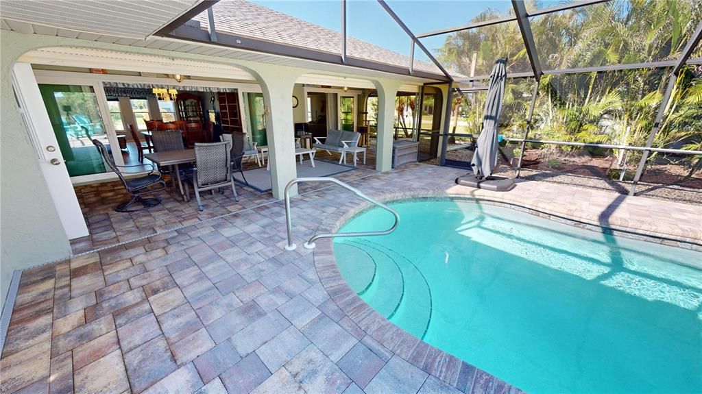 Screened pool enclosure