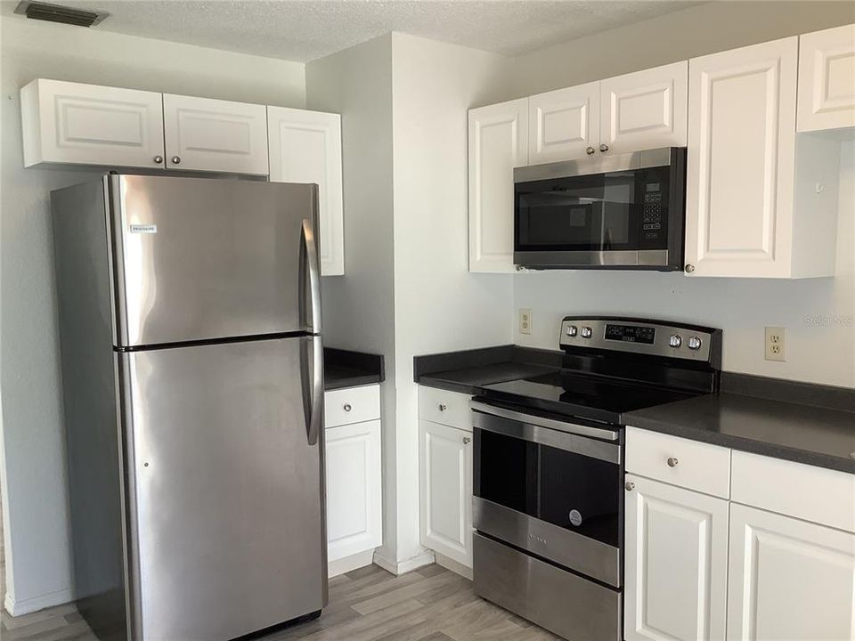 For Sale: $229,000 (3 beds, 2 baths, 1038 Square Feet)