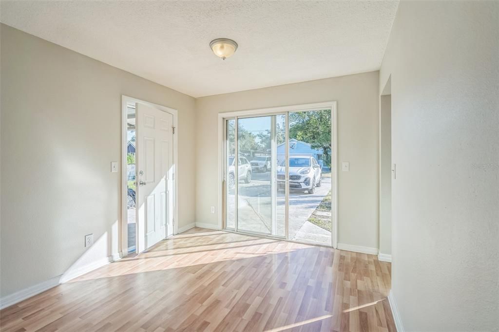 For Sale: $335,000 (3 beds, 2 baths, 1309 Square Feet)