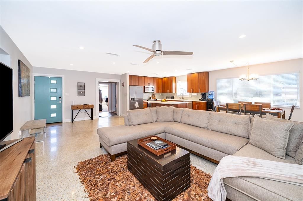 Active With Contract: $380,000 (3 beds, 2 baths, 1643 Square Feet)