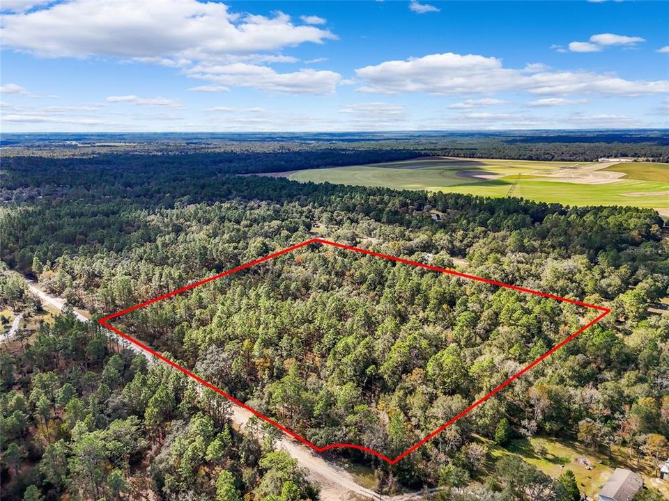 На продажу: $169,900 (9.57 acres)