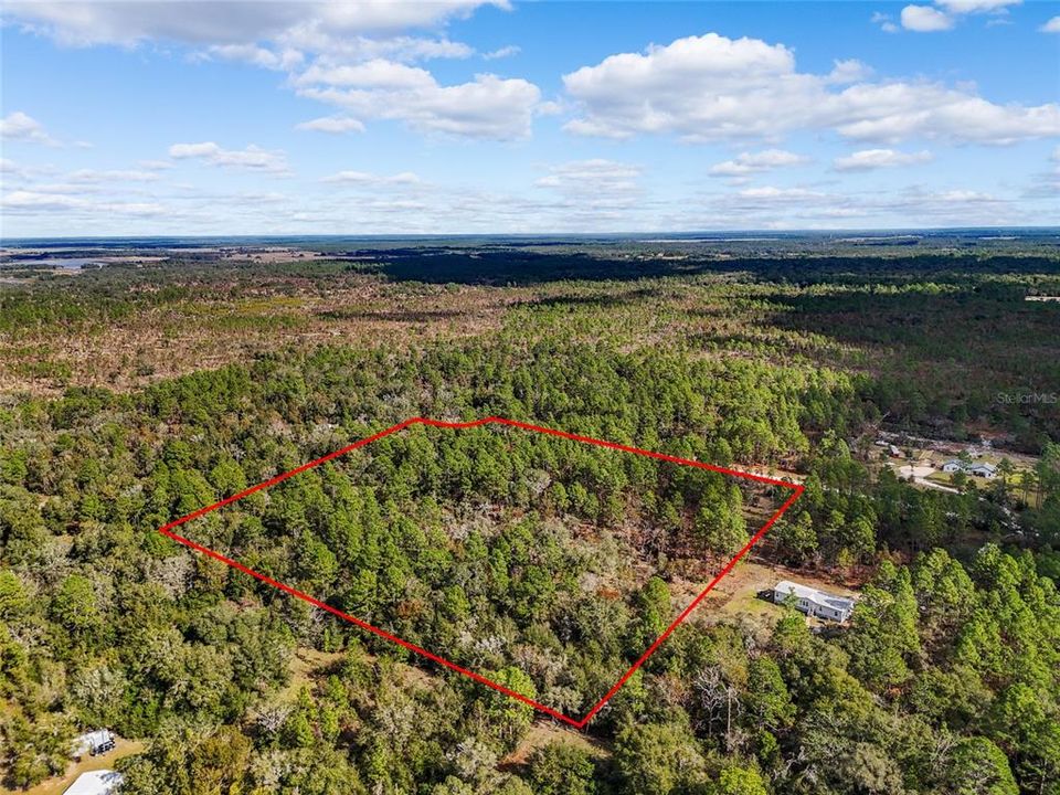 На продажу: $169,900 (9.57 acres)