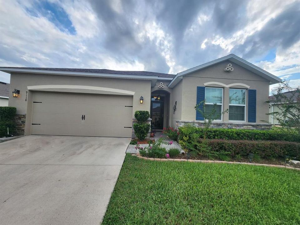 For Sale: $329,900 (3 beds, 2 baths, 1701 Square Feet)