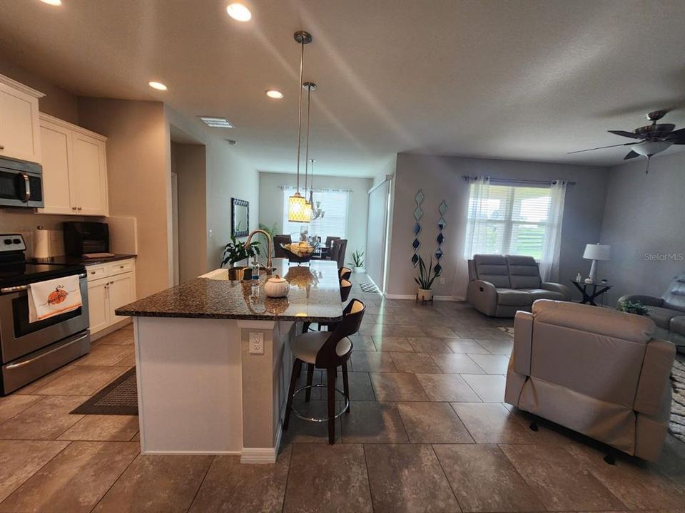 For Sale: $329,900 (3 beds, 2 baths, 1701 Square Feet)