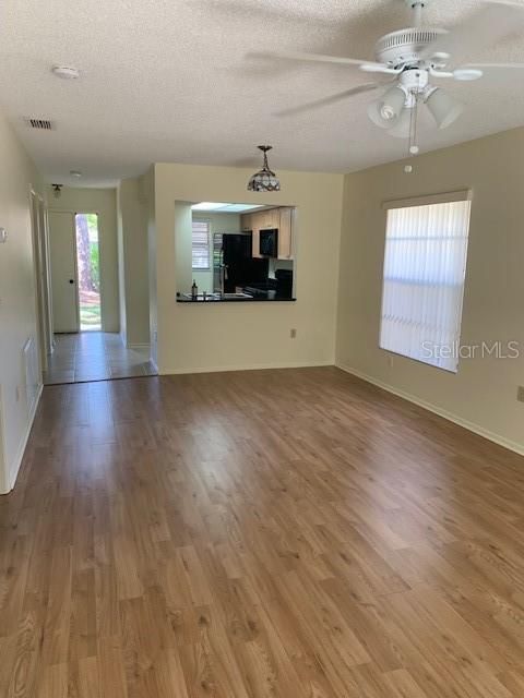 For Rent: $1,800 (2 beds, 2 baths, 936 Square Feet)