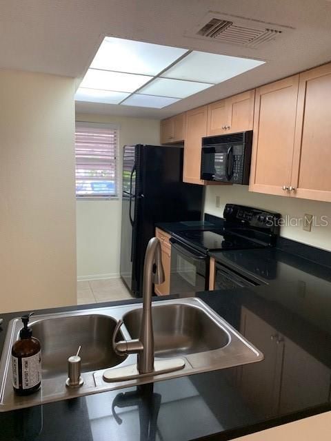 For Rent: $1,800 (2 beds, 2 baths, 936 Square Feet)