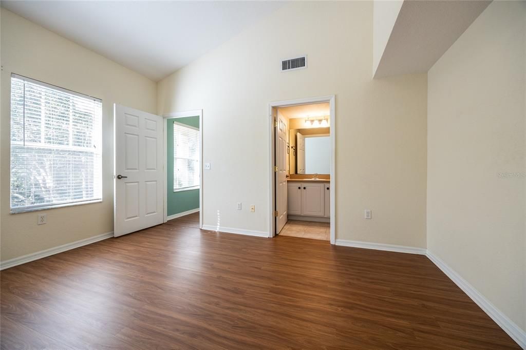 For Rent: $1,595 (1 beds, 1 baths, 823 Square Feet)