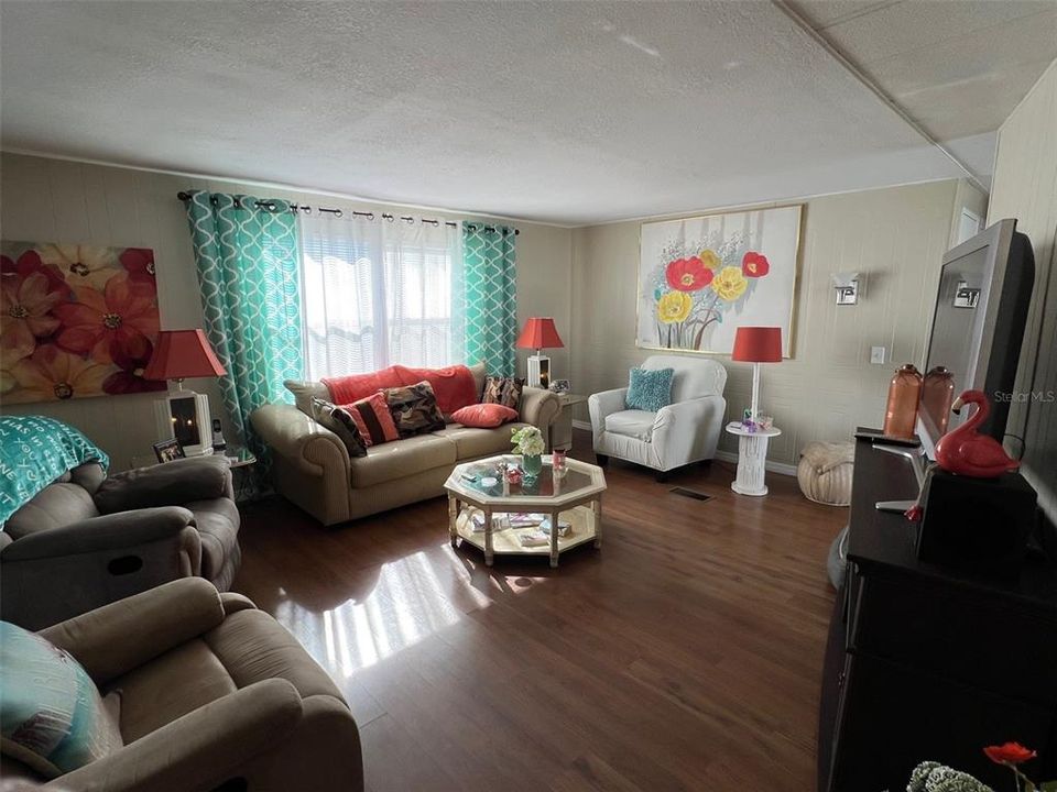 For Sale: $155,000 (2 beds, 2 baths, 1152 Square Feet)