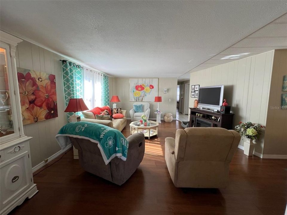 For Sale: $155,000 (2 beds, 2 baths, 1152 Square Feet)