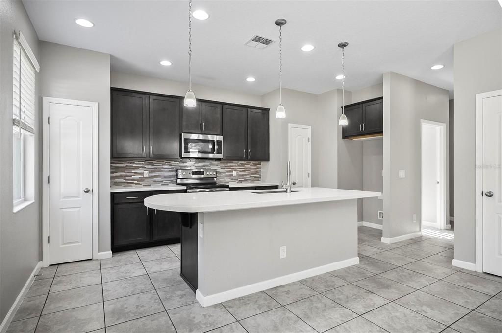 KITCHEN - 3207 STRATTON CIR KISSIMMEE, FL 34744