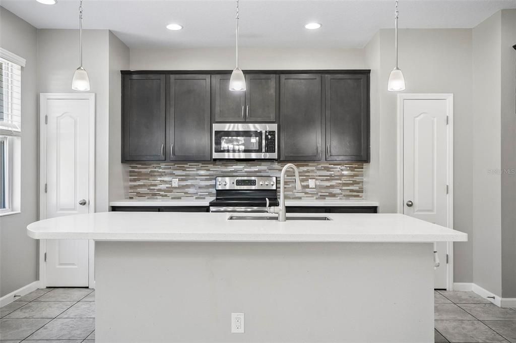 KITCHEN - 3207 STRATTON CIR KISSIMMEE, FL 34744