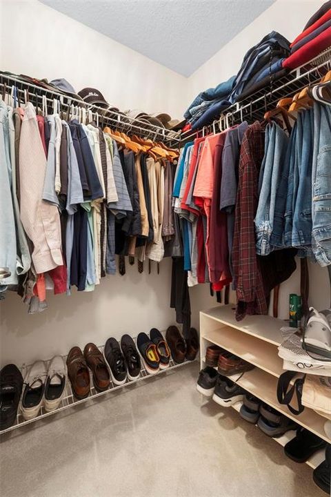 Walk in closet (b).