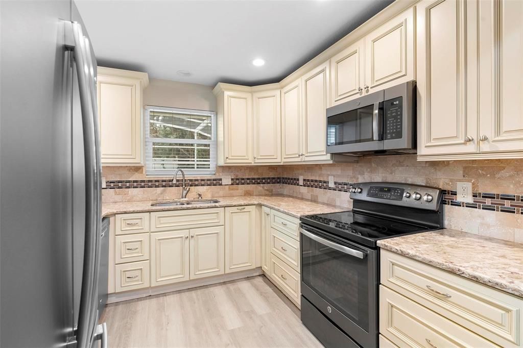 For Sale: $369,000 (3 beds, 2 baths, 1664 Square Feet)