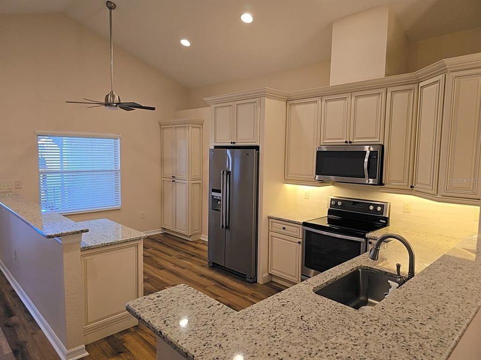 For Sale: $349,000 (2 beds, 2 baths, 1848 Square Feet)