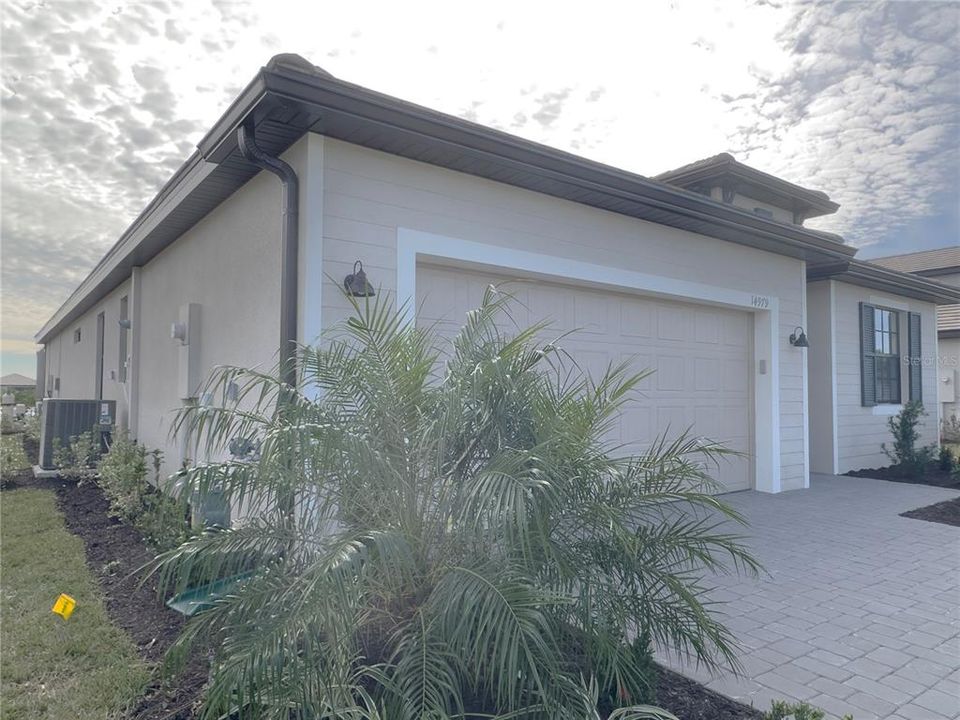 Active With Contract: $4,200 (3 beds, 3 baths, 2201 Square Feet)