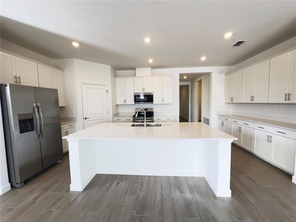 Active With Contract: $4,200 (3 beds, 3 baths, 2201 Square Feet)