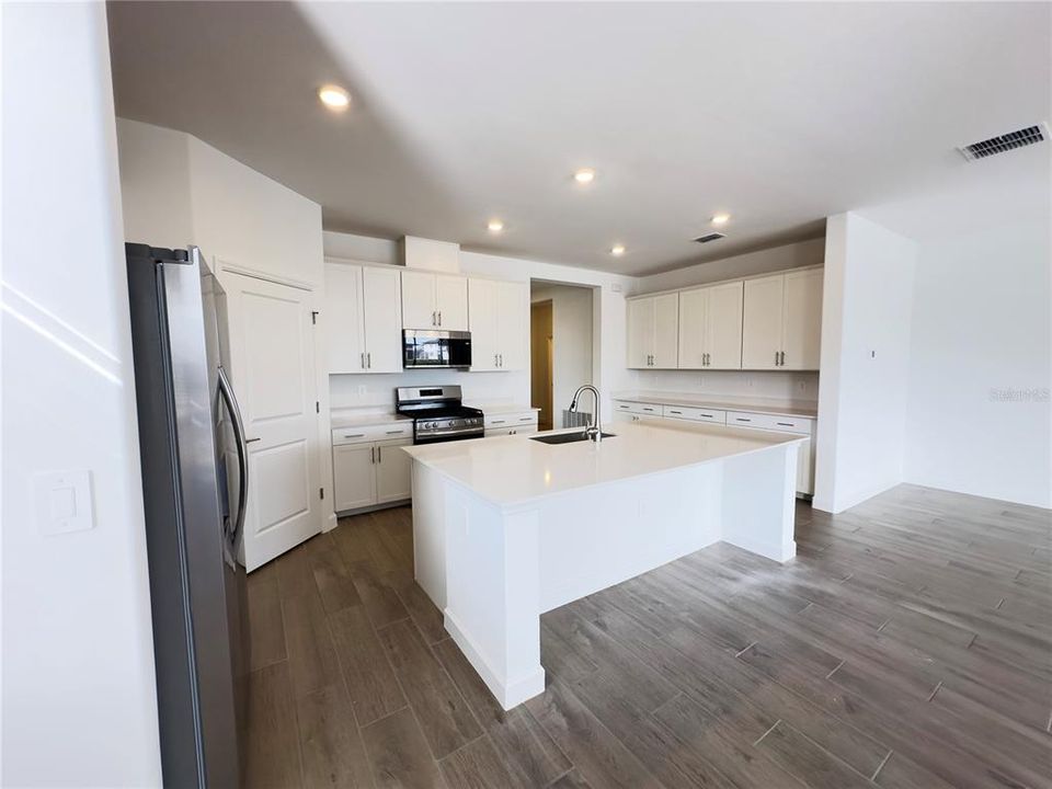 Active With Contract: $4,200 (3 beds, 3 baths, 2201 Square Feet)