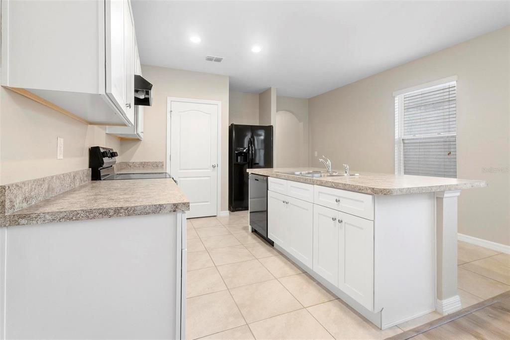 For Sale: $339,900 (3 beds, 2 baths, 1644 Square Feet)