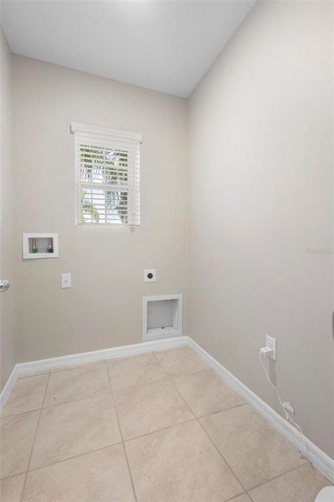 For Sale: $339,900 (3 beds, 2 baths, 1644 Square Feet)