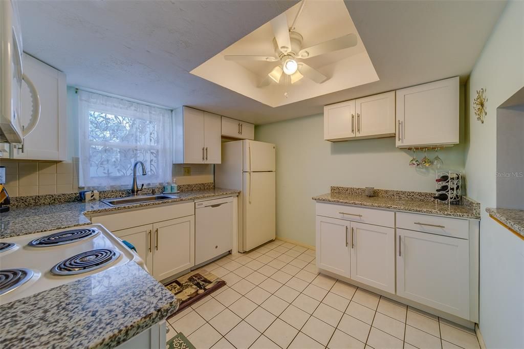 For Sale: $145,000 (1 beds, 1 baths, 1018 Square Feet)