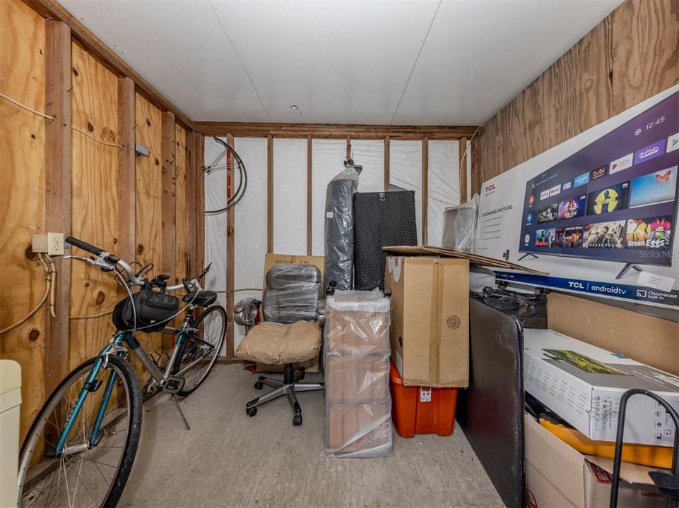 Spacious storage room with electric, great storage space for bikes and/or kayak