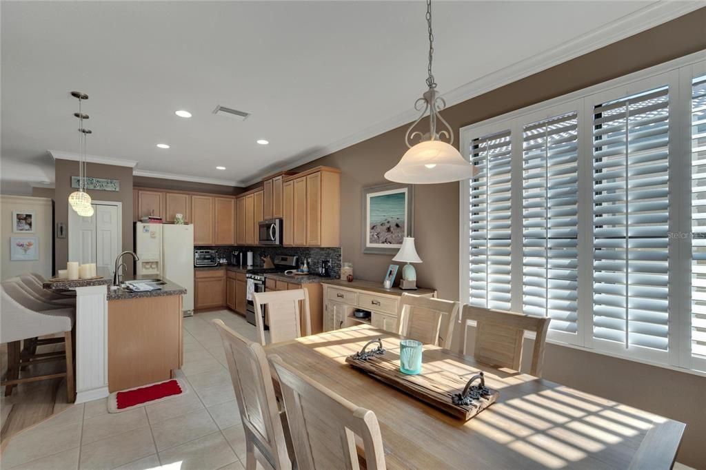 For Sale: $424,900 (2 beds, 2 baths, 1914 Square Feet)